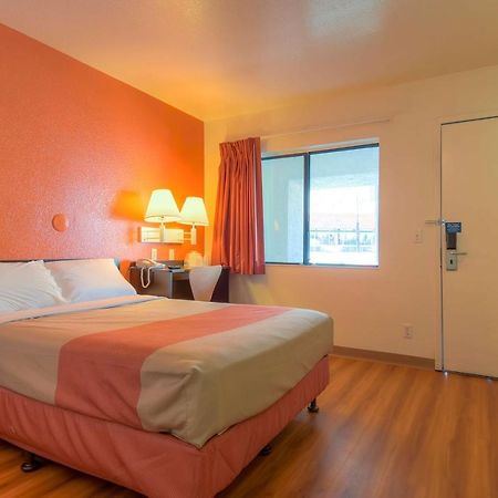 Motel 6-Palm Springs, Ca - Downtown Екстериор снимка
