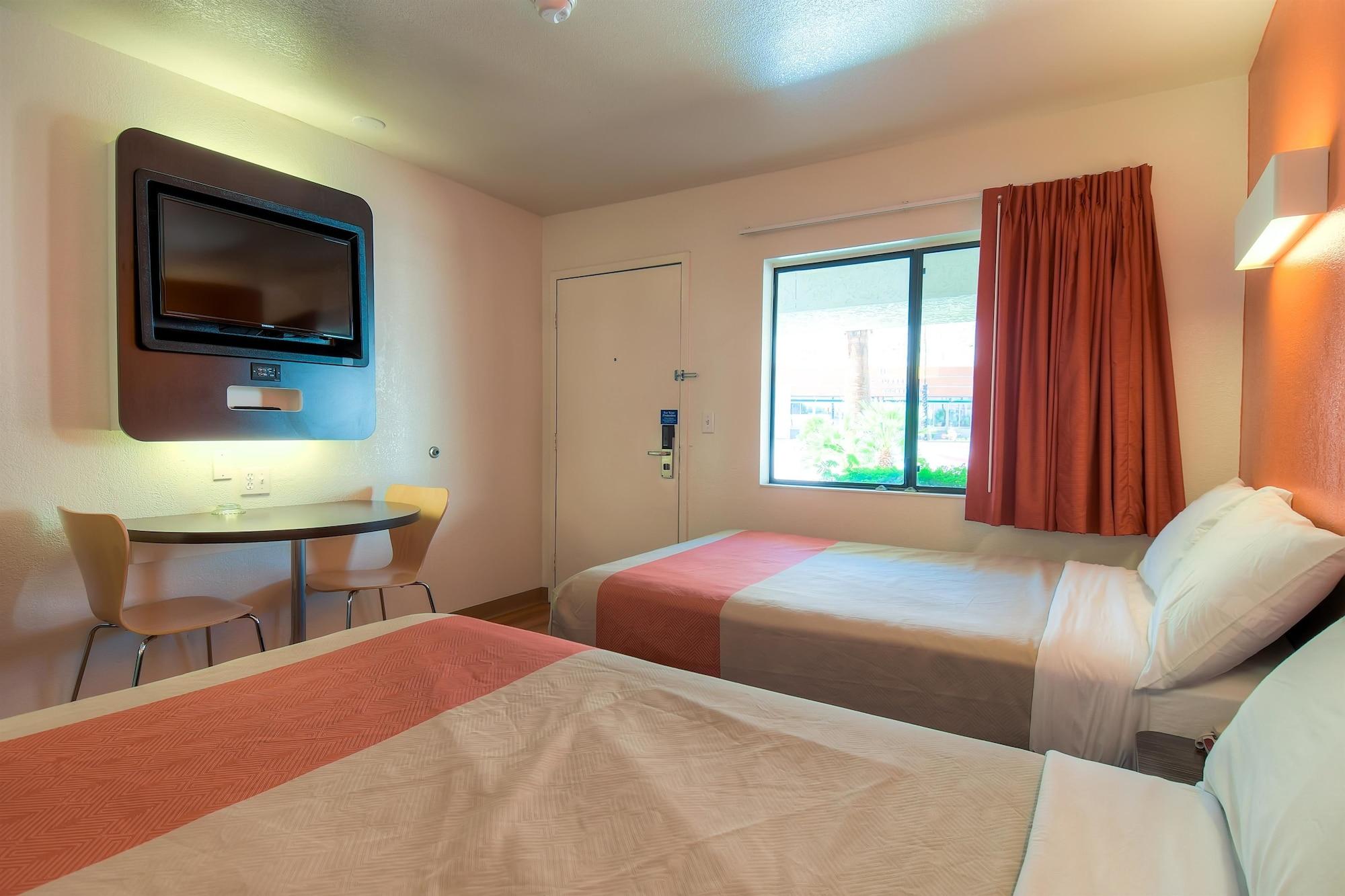 Motel 6-Palm Springs, Ca - Downtown Екстериор снимка