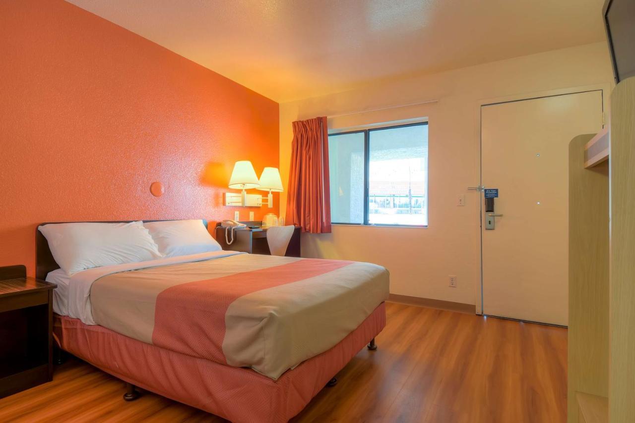 Motel 6-Palm Springs, Ca - Downtown Екстериор снимка