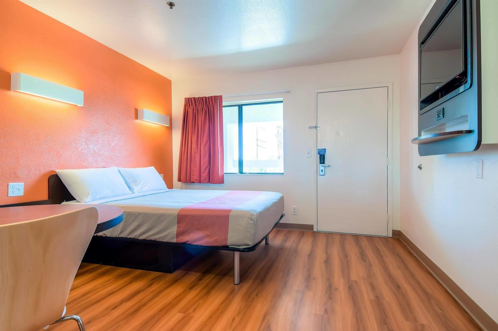 Motel 6-Palm Springs, Ca - Downtown Екстериор снимка