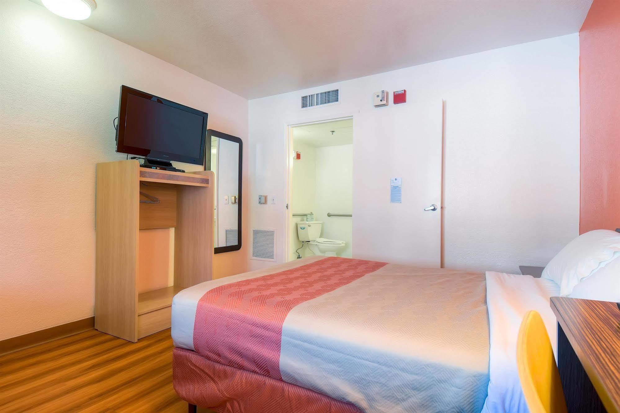 Motel 6-Palm Springs, Ca - Downtown Екстериор снимка