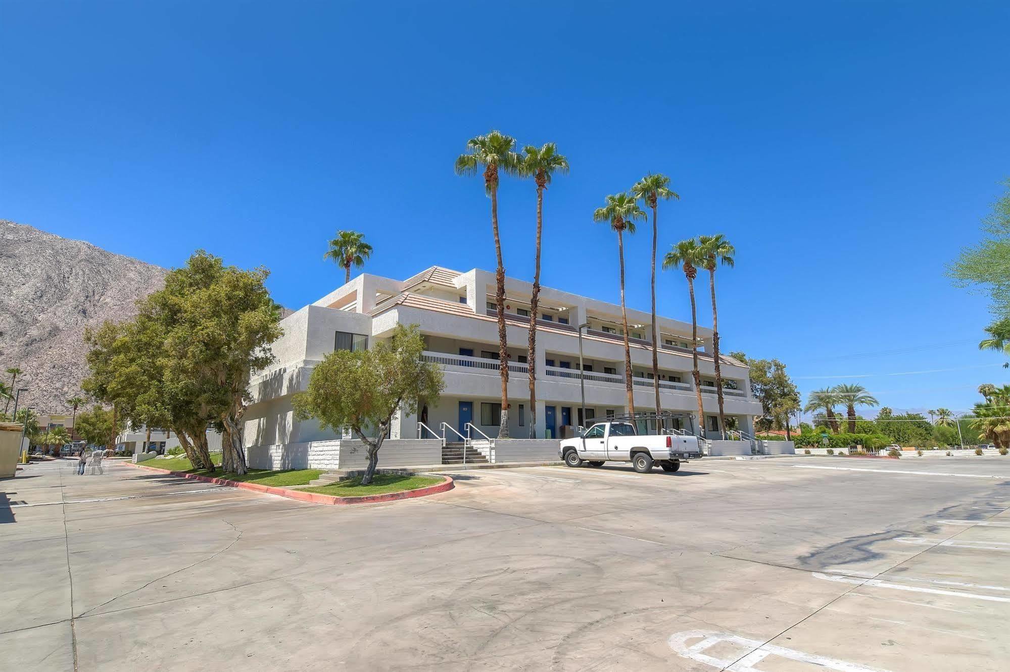 Motel 6-Palm Springs, Ca - Downtown Екстериор снимка