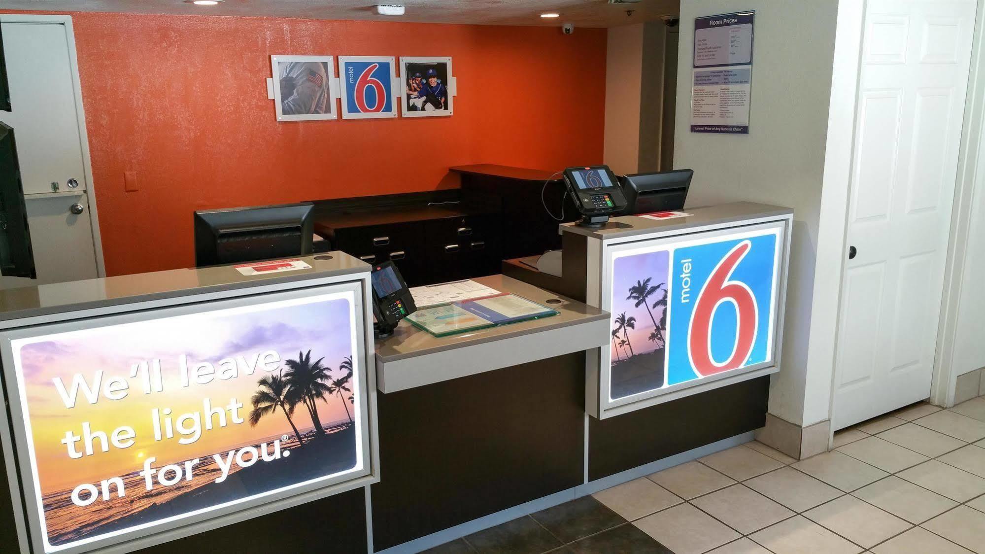 Motel 6-Palm Springs, Ca - Downtown Екстериор снимка